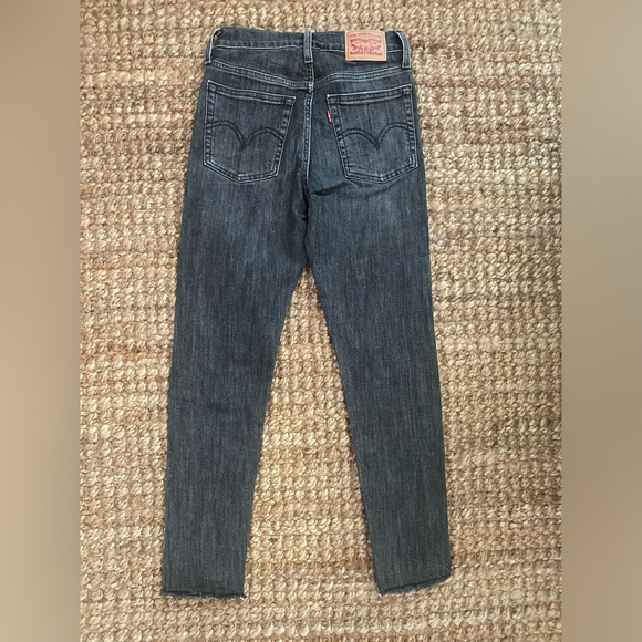 Like new! Levi’s wedgie skinny jean - Picture 4 of 4